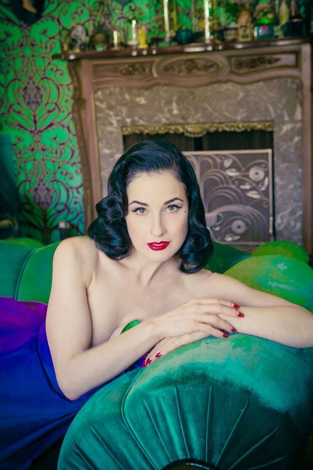 20150105_PinUp_DitaVonTeese_01