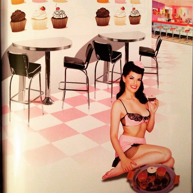 20150118_PinUp_BernieDexter_08