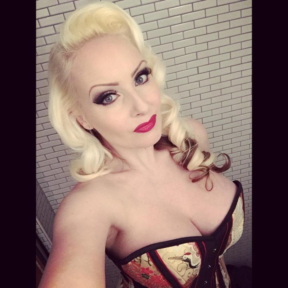 20150118_PinUp_OctoberDivine_02