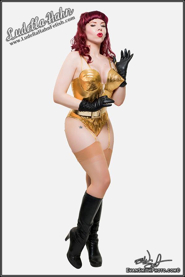 20150225_PinUp_LudellaHahn_03