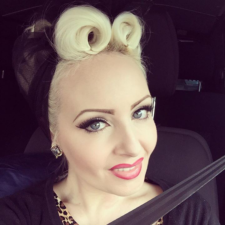 20150226_PinUp_OctoberDivine_02