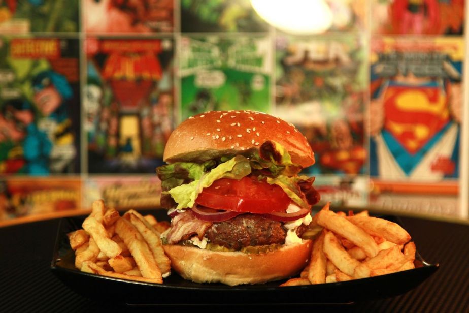 COMICS BURGER : LE RESTAURANT OÙ LES HAMBURGERS ET LES SUPER-HÉROS SONT ROIS&nbsp;!